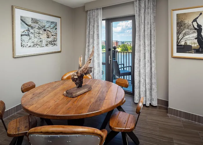Homewood Suites Savannah Historic District/Riverfront